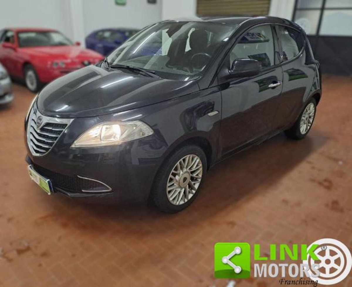 Lancia Ypsilon 1.2 69 CV 5 porte Platinum (2)