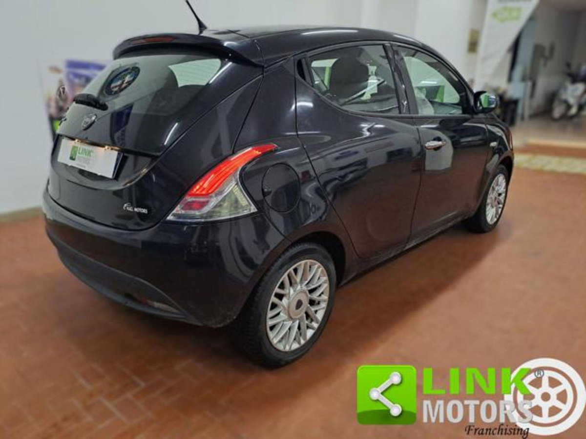 Lancia Ypsilon 1.2 69 CV 5 porte Platinum (3)