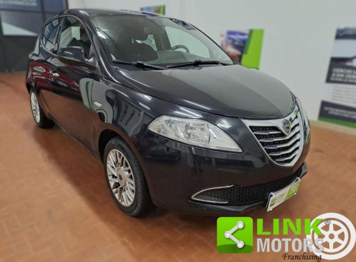 Lancia Ypsilon 1.2 69 CV 5 porte Platinum (4)