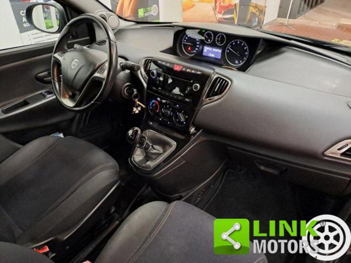 Lancia Ypsilon 1.2 69 CV 5 porte Platinum (5)
