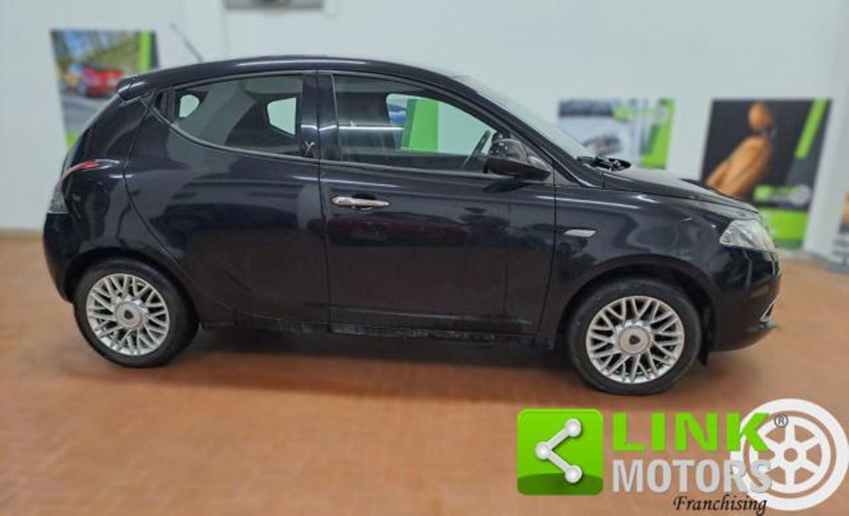 Lancia Ypsilon 1.2 69 CV 5 porte Platinum (6)