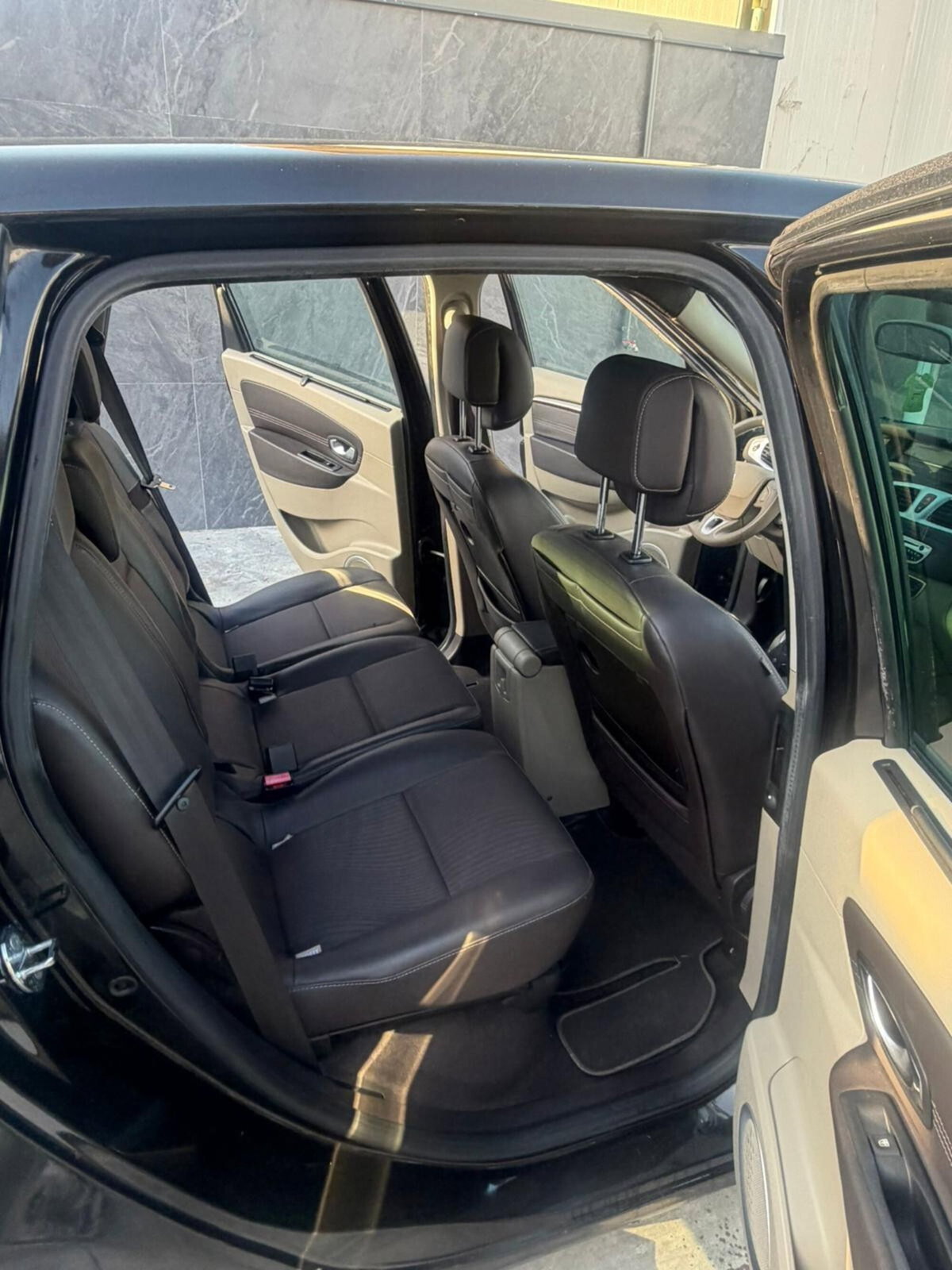 Renault Scenic E-Tech Electric 2.0 dCi 150CV Proactive Luxe (12)
