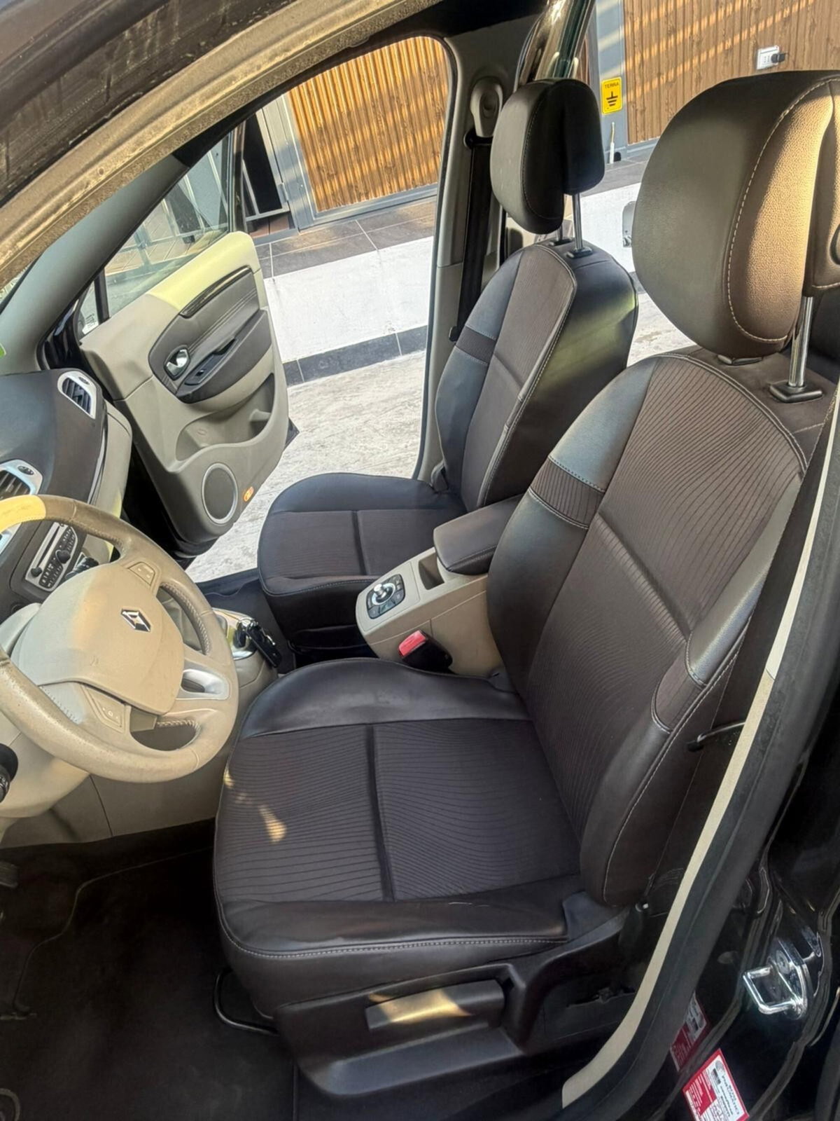 Renault Scenic E-Tech Electric 2.0 dCi 150CV Proactive Luxe (9)