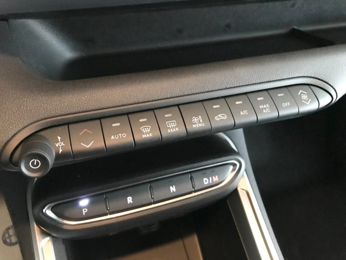 Jeep Avenger 1.2 turbo e-hybrid mhev Upland 4xe 145cv edct6 (10)