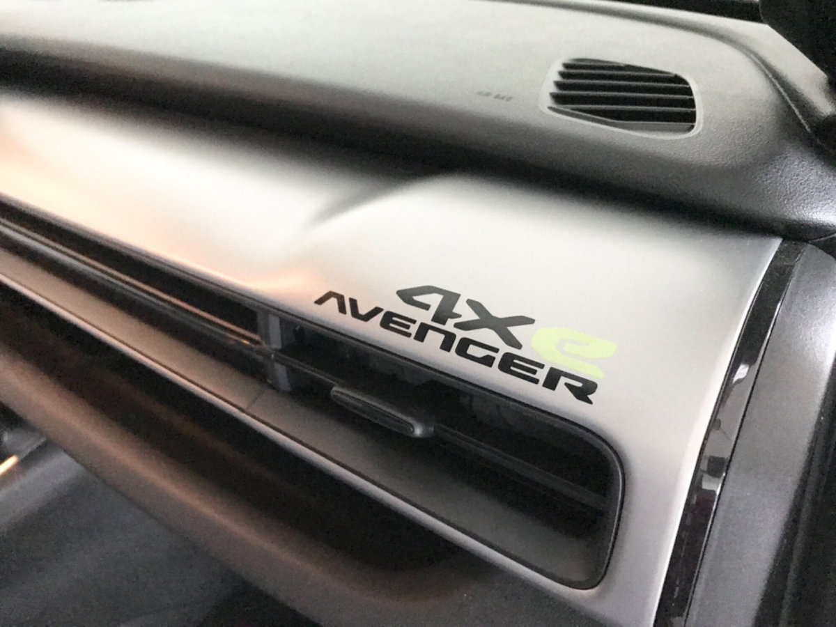 Jeep Avenger 1.2 turbo e-hybrid mhev Upland 4xe 145cv edct6 (11)