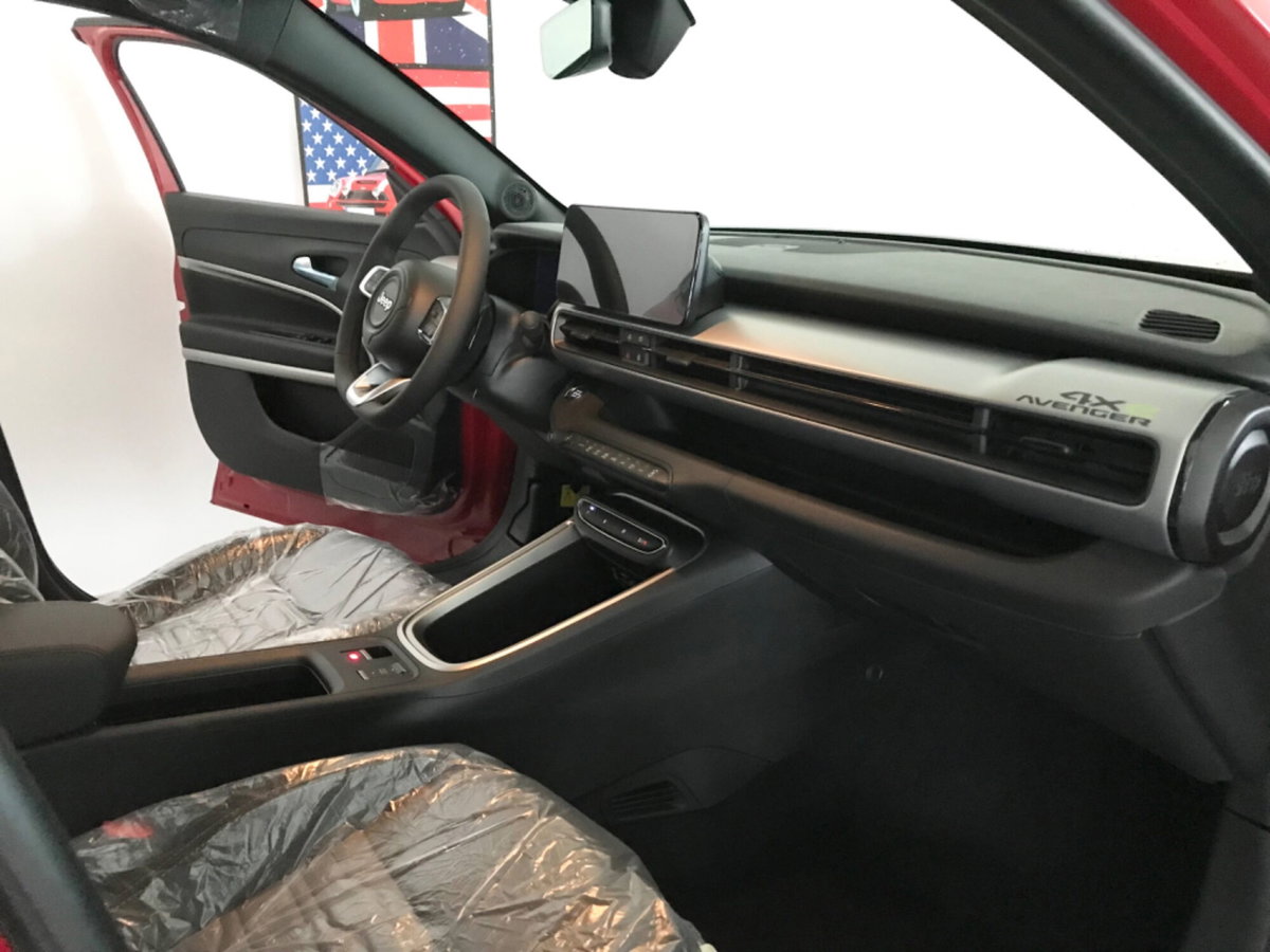 Jeep Avenger 1.2 turbo e-hybrid mhev Upland 4xe 145cv edct6 (15)