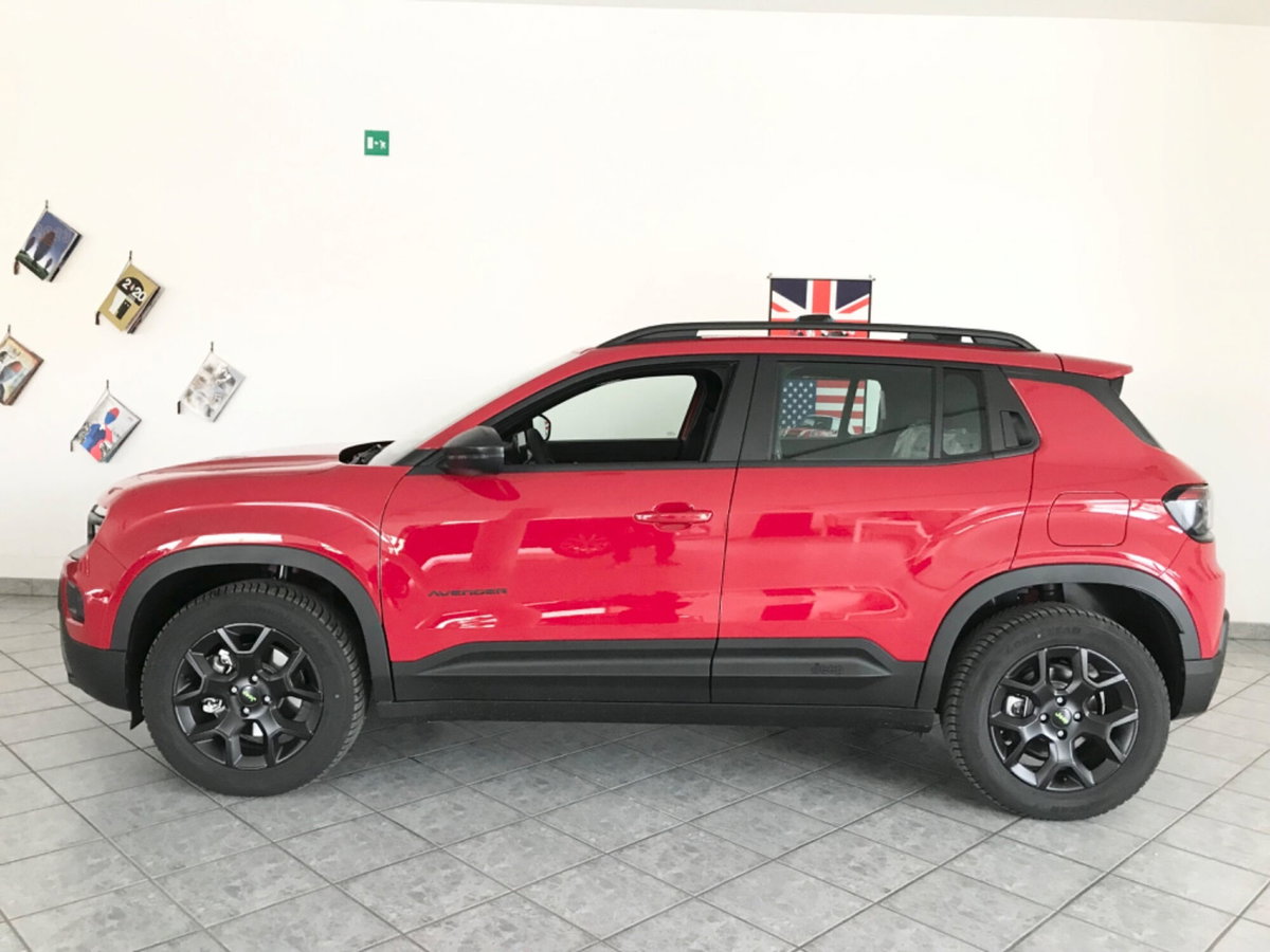 Jeep Avenger 1.2 turbo e-hybrid mhev Upland 4xe 145cv edct6 (3)
