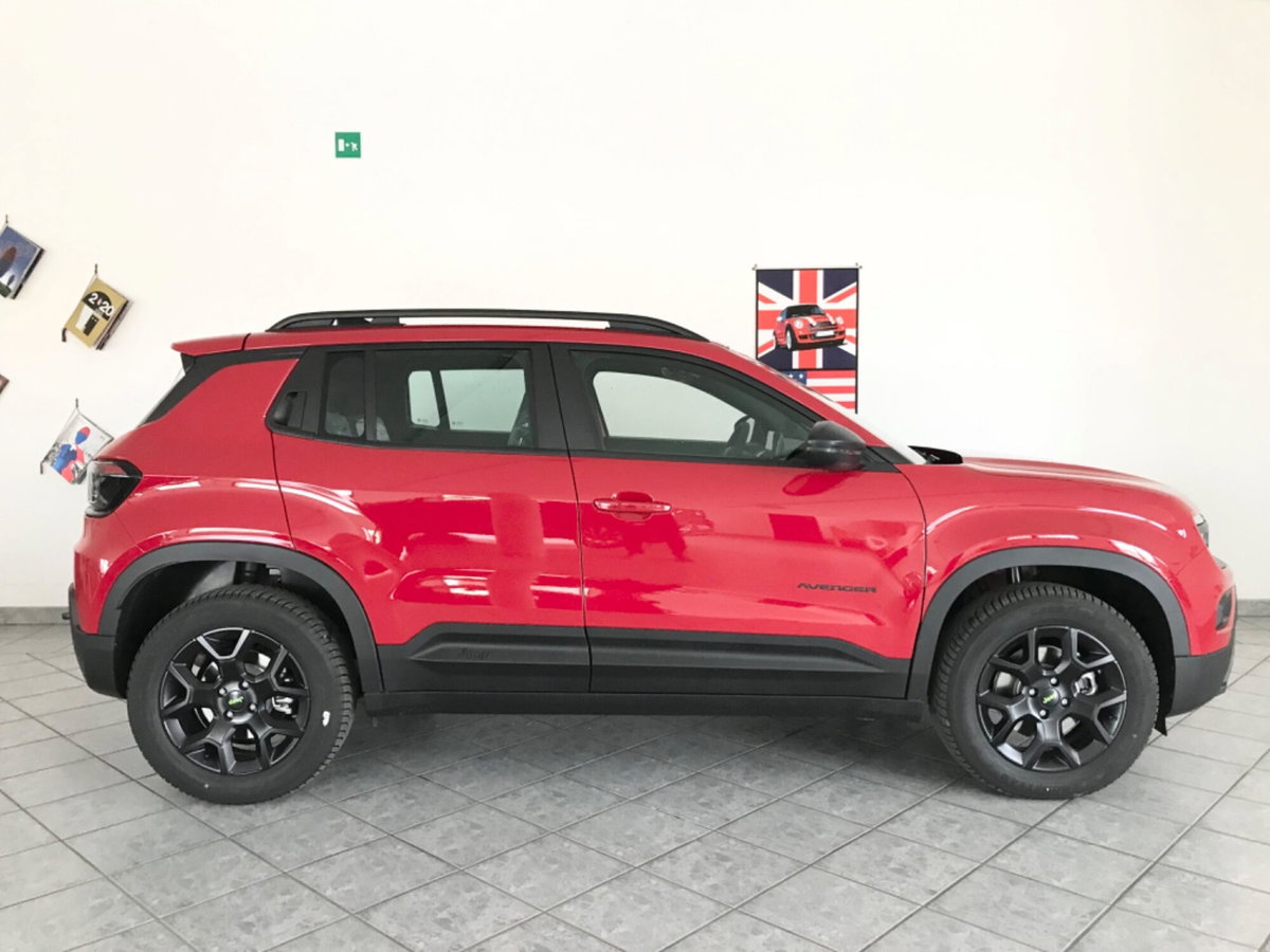 Jeep Avenger 1.2 turbo e-hybrid mhev Upland 4xe 145cv edct6 (4)
