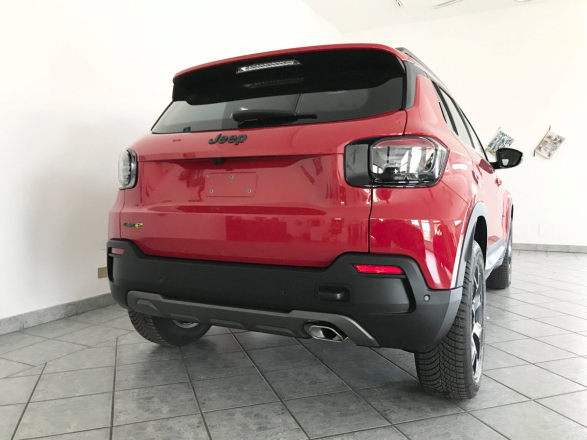 Jeep Avenger 1.2 turbo e-hybrid mhev Upland 4xe 145cv edct6 (5)