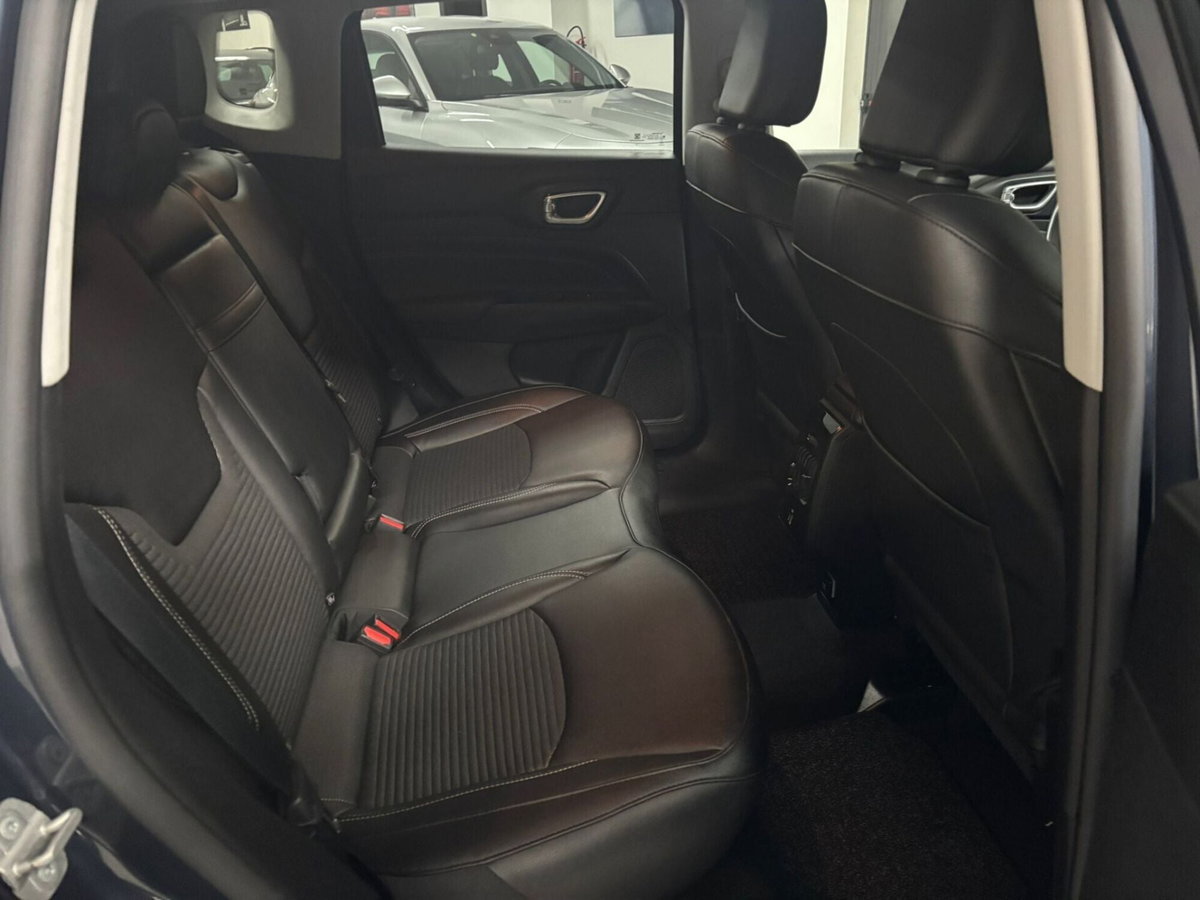 Jeep Compass 1.6 Multijet II 2WD Limited (10)