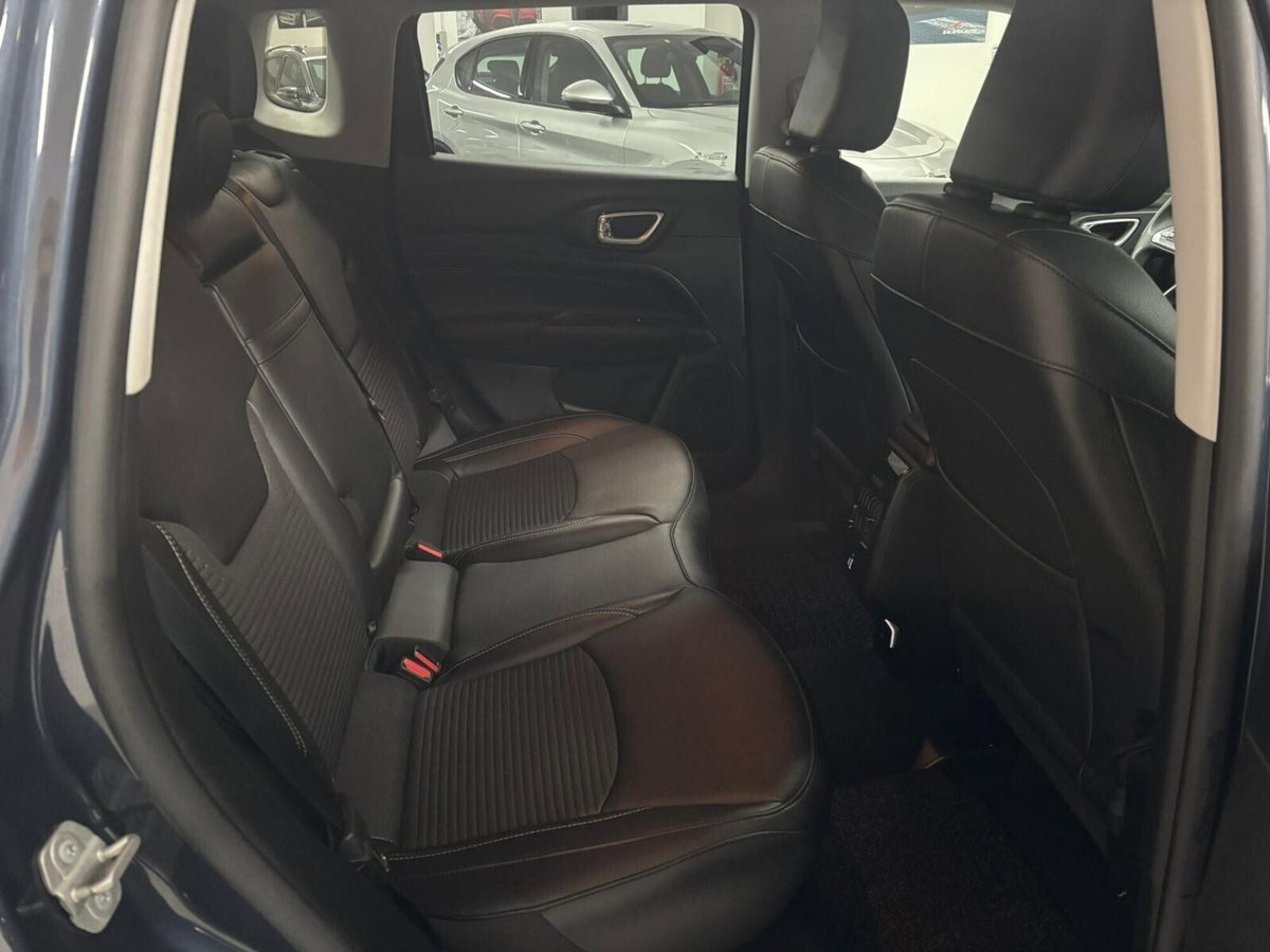 Jeep Compass 1.6 Multijet II 2WD Limited (15)