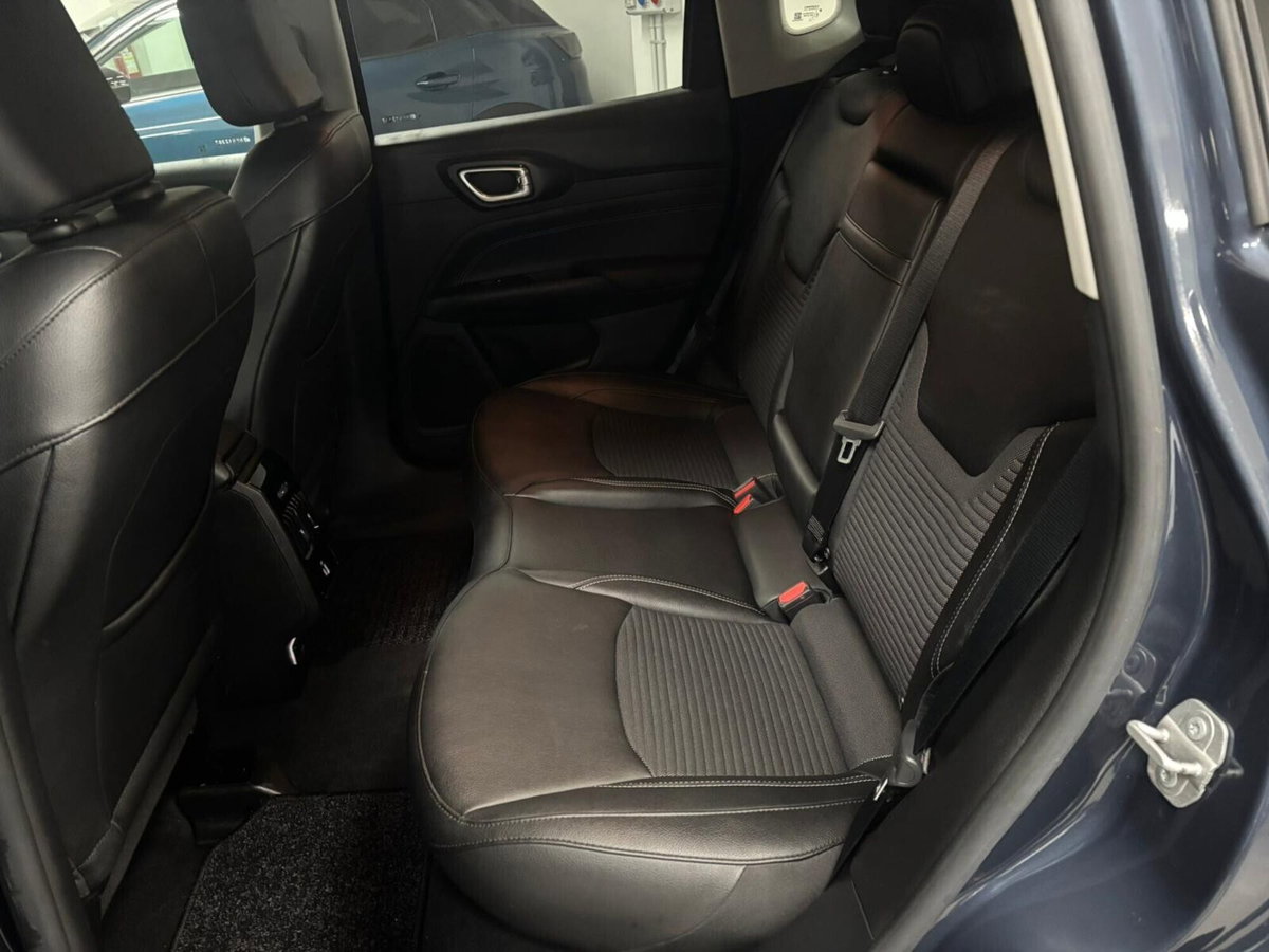 Jeep Compass 1.6 Multijet II 2WD Limited (16)