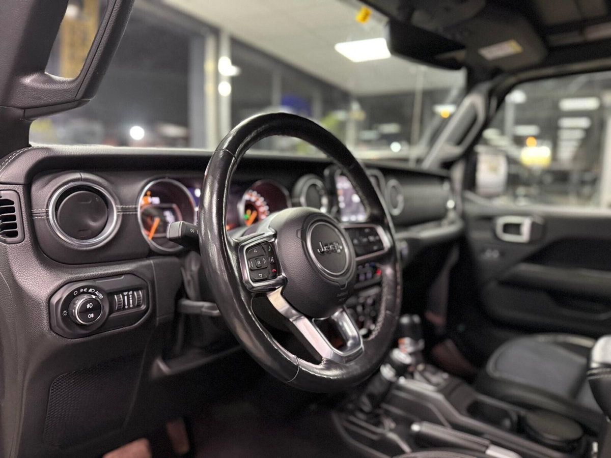 Jeep Wrangler Unlimited 2.2 Mjt II Sahara (11)