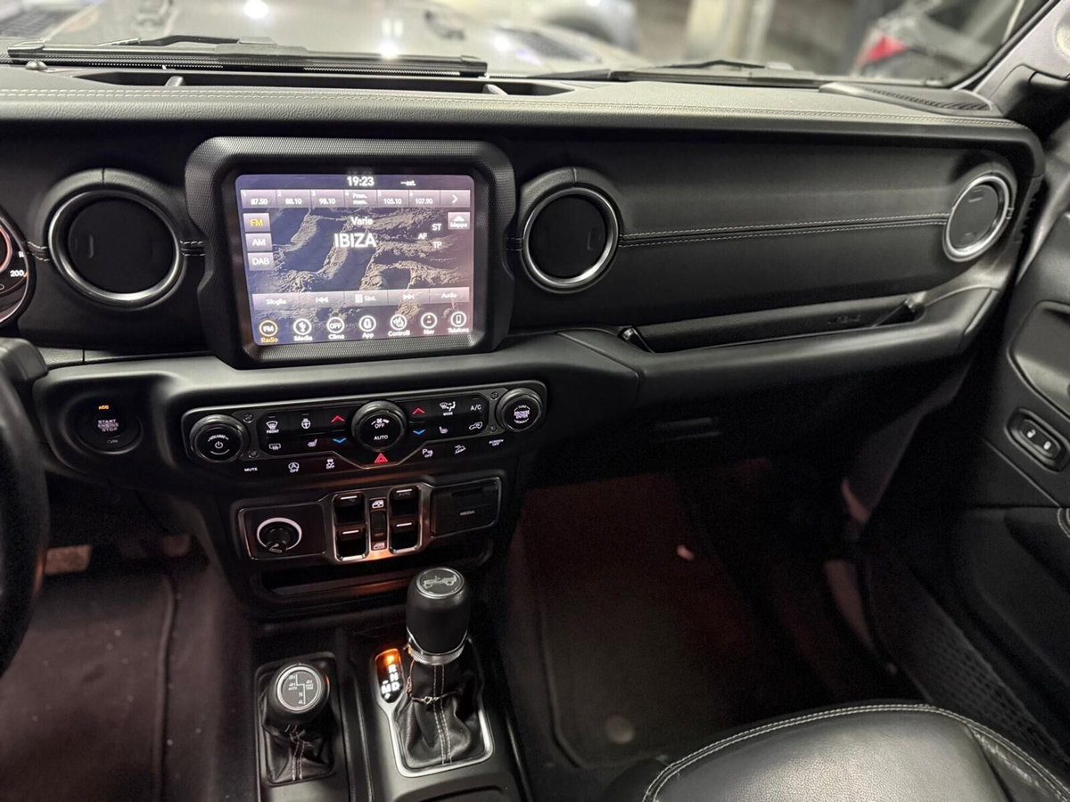 Jeep Wrangler Unlimited 2.2 Mjt II Sahara (12)