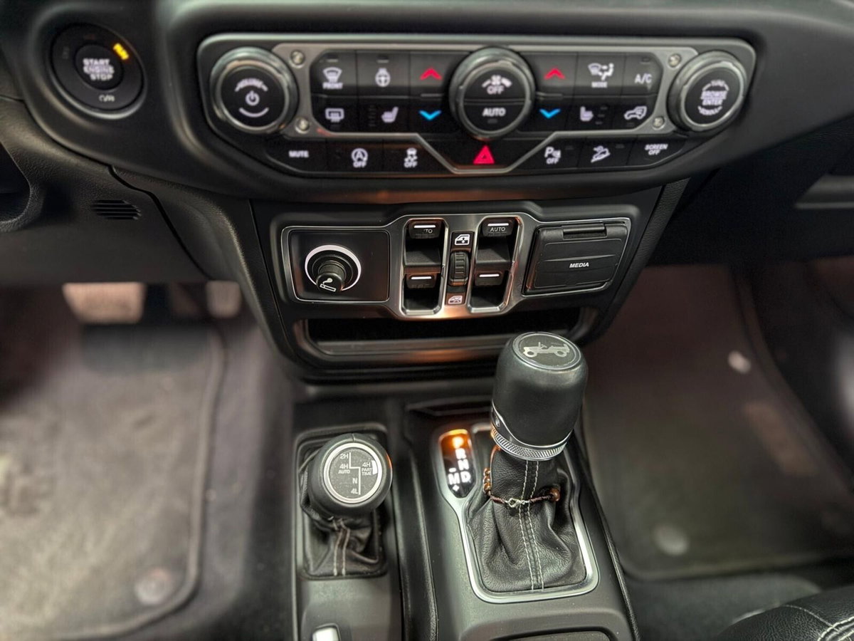 Jeep Wrangler Unlimited 2.2 Mjt II Sahara (14)