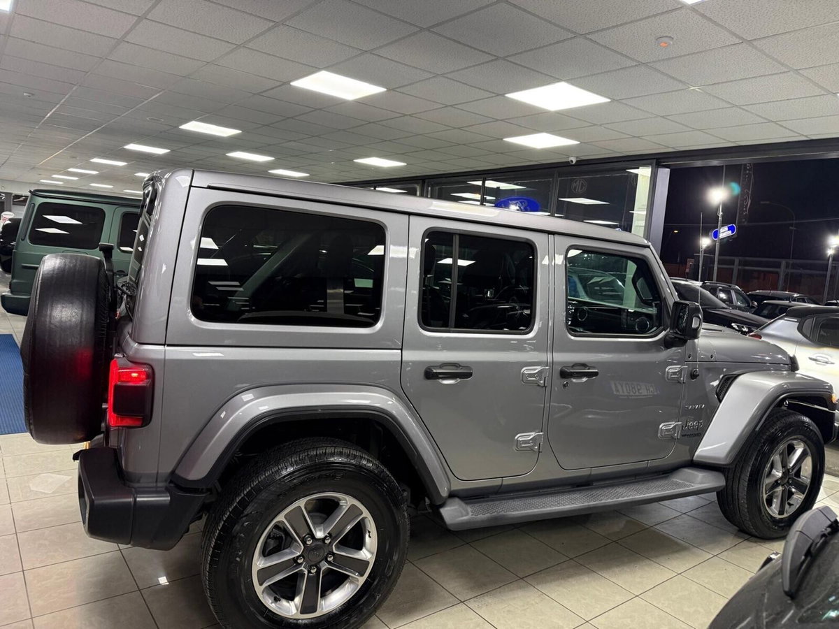 Jeep Wrangler Unlimited 2.2 Mjt II Sahara (6)