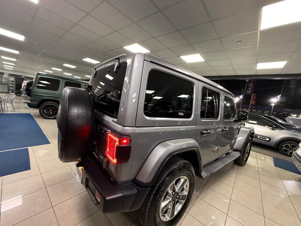 Jeep Wrangler Unlimited 2.2 Mjt II Sahara (8)