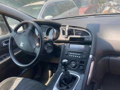 Peugeot 3008 1.6 HDi 112CV Business (3)