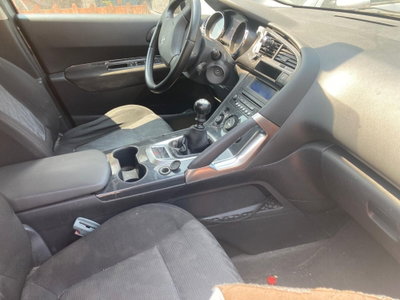 Peugeot 3008 1.6 HDi 112CV Business (4)
