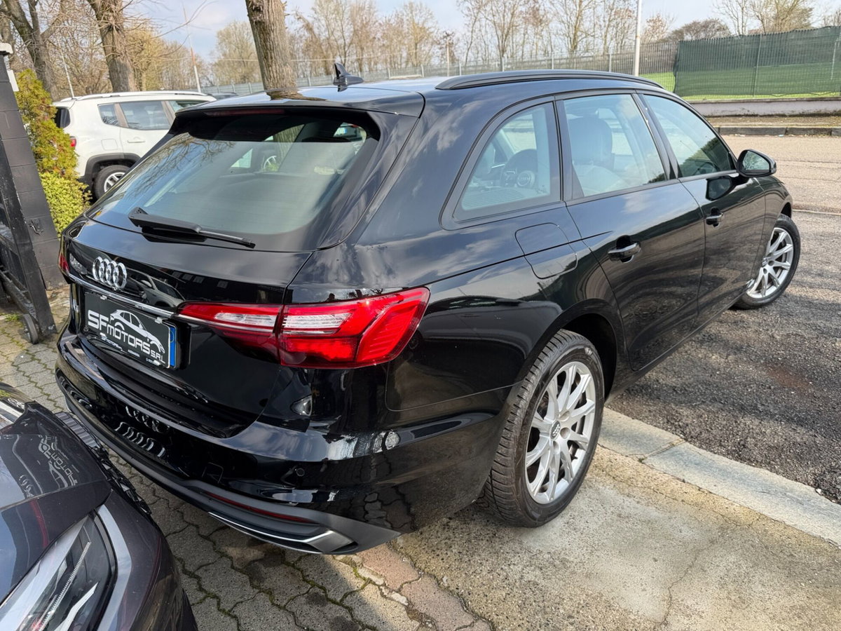 Audi A4 Avant 35 TDI/163 CV S tronic Business Advanced (6)