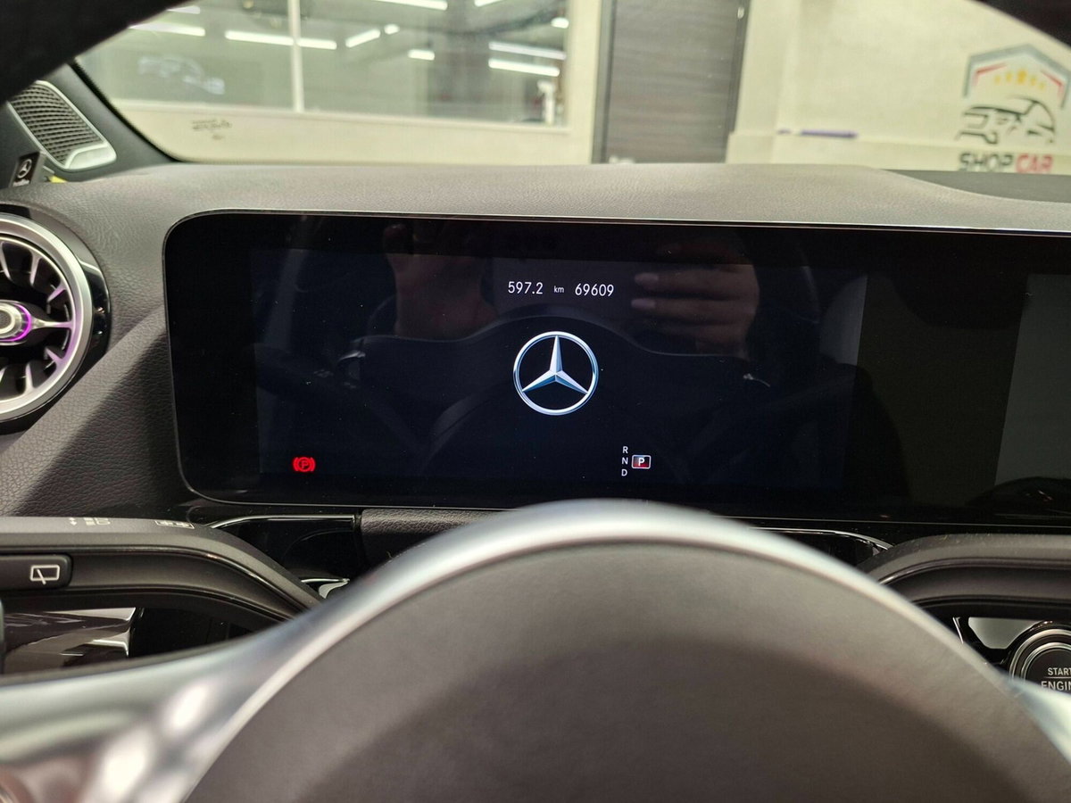 Mercedes-Benz GLA SUV 200 d Automatic Premium (13)