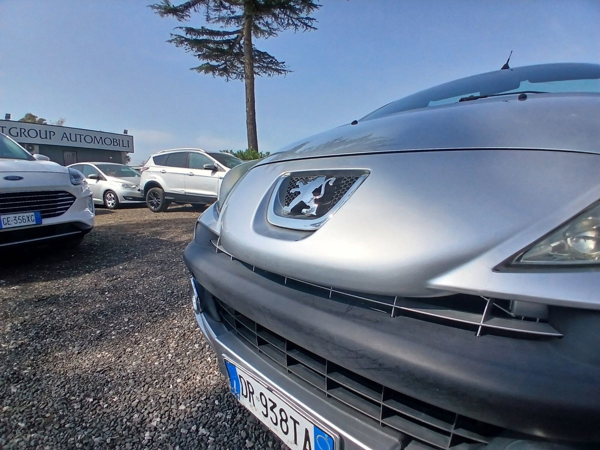 Peugeot 207 Cabrio VTi 120CV CC aut. Féline (10)