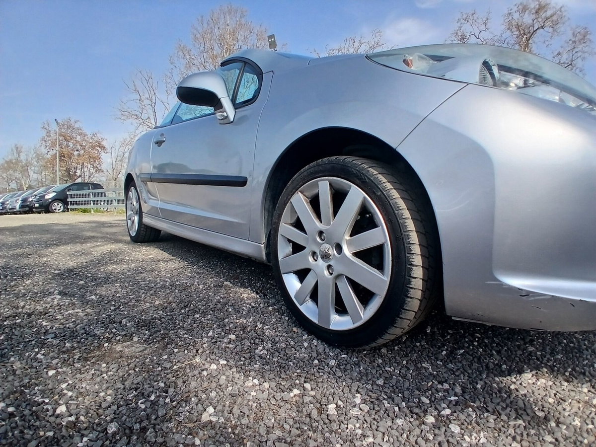 Peugeot 207 Cabrio VTi 120CV CC aut. Féline (12)
