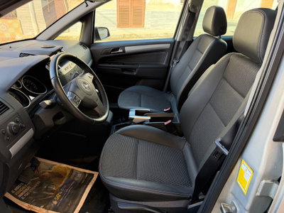Opel Zafira 1.9 16V CDTI 150CV aut. Cosmo (10)