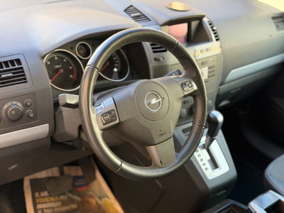 Opel Zafira 1.9 16V CDTI 150CV aut. Cosmo (12)