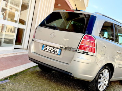 Opel Zafira 1.9 16V CDTI 150CV aut. Cosmo (16)