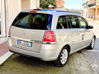 Opel Zafira 1.9 16V CDTI 150CV aut. Cosmo (3)