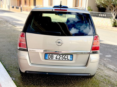 Opel Zafira 1.9 16V CDTI 150CV aut. Cosmo (4)