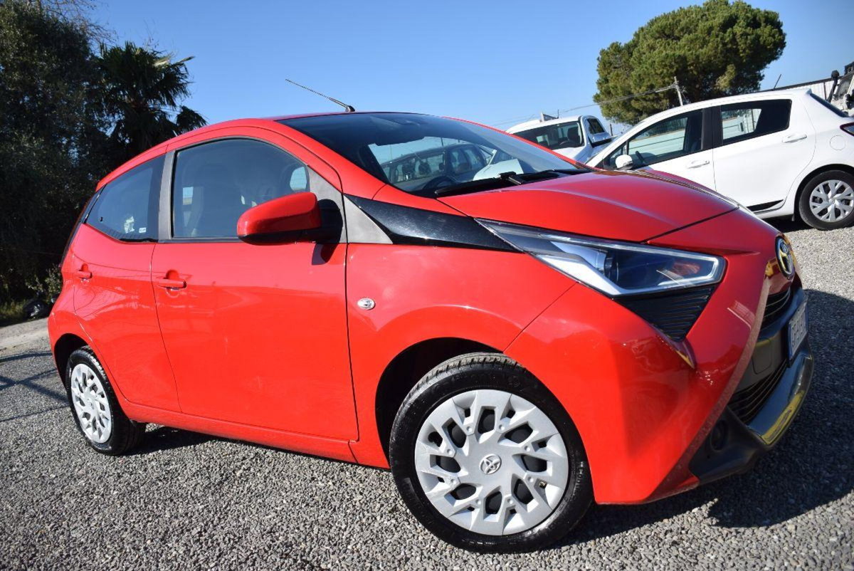 Toyota Aygo 1.0 VVT-i 72 CV 5 porte x-cool MMT (10)