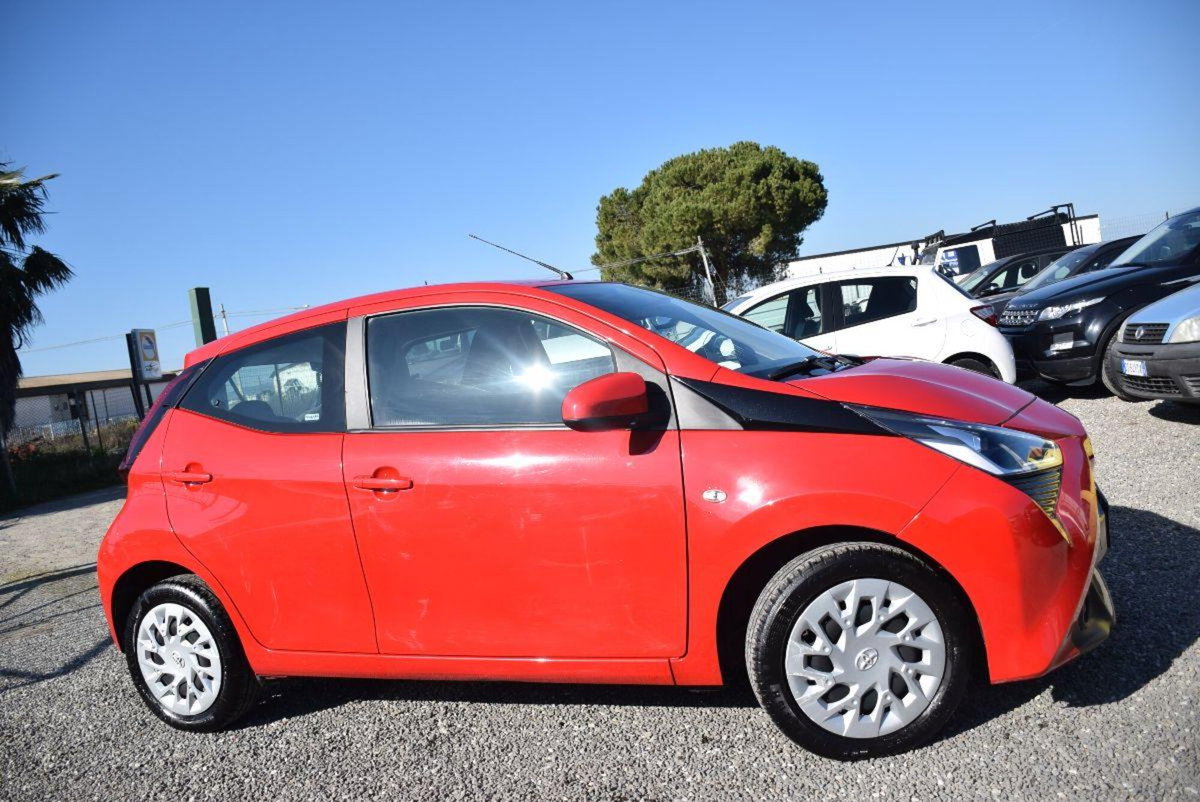 Toyota Aygo 1.0 VVT-i 72 CV 5 porte x-cool MMT (11)