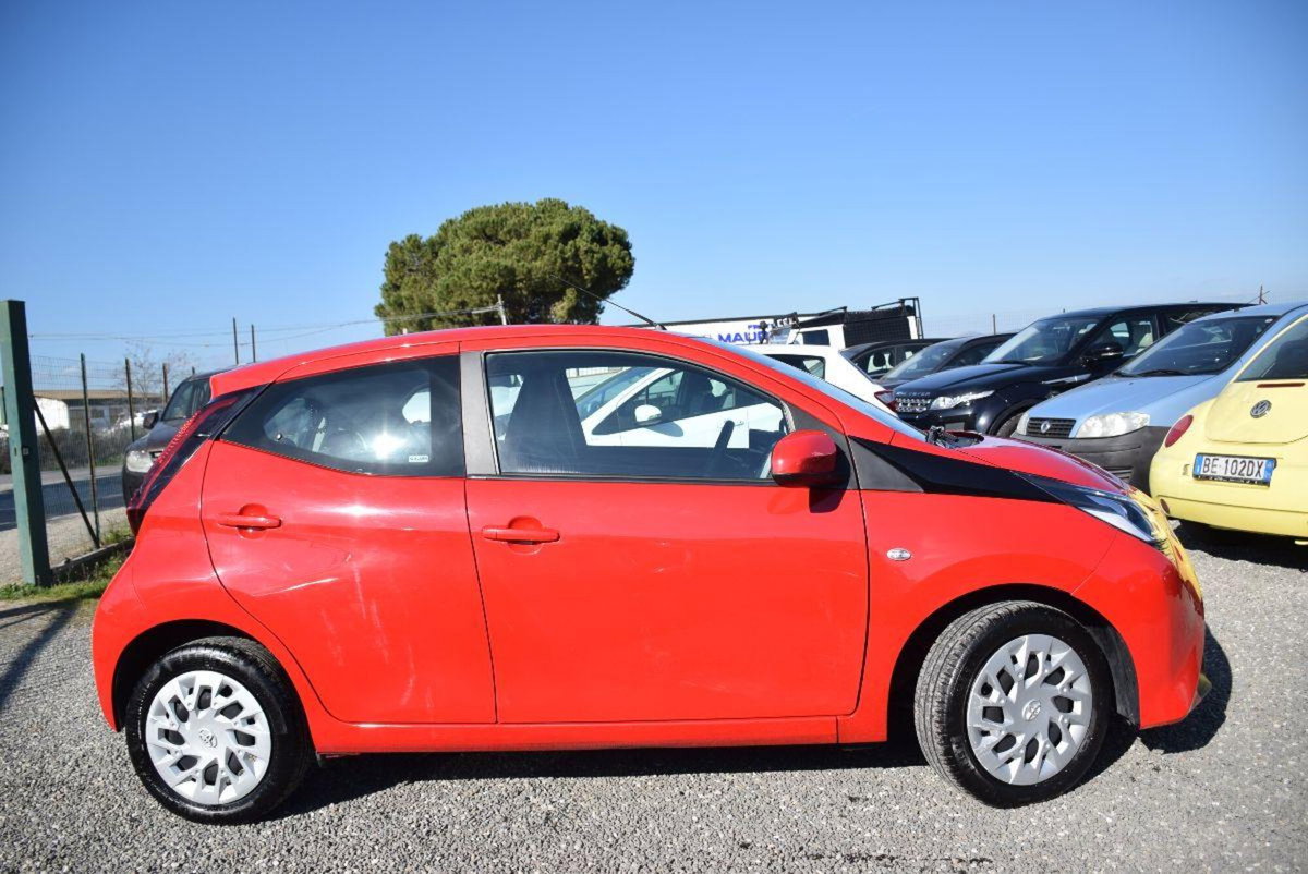 Toyota Aygo 1.0 VVT-i 72 CV 5 porte x-cool MMT (12)
