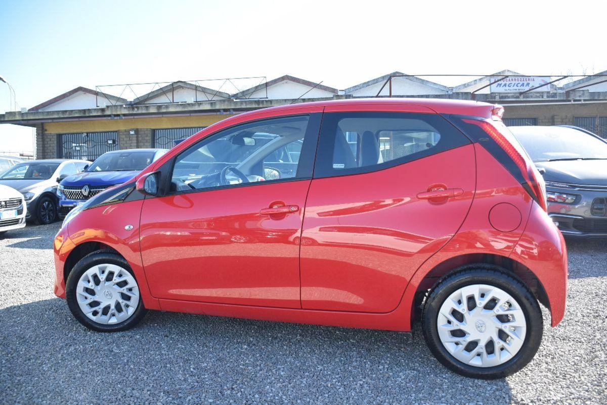 Toyota Aygo 1.0 VVT-i 72 CV 5 porte x-cool MMT (16)