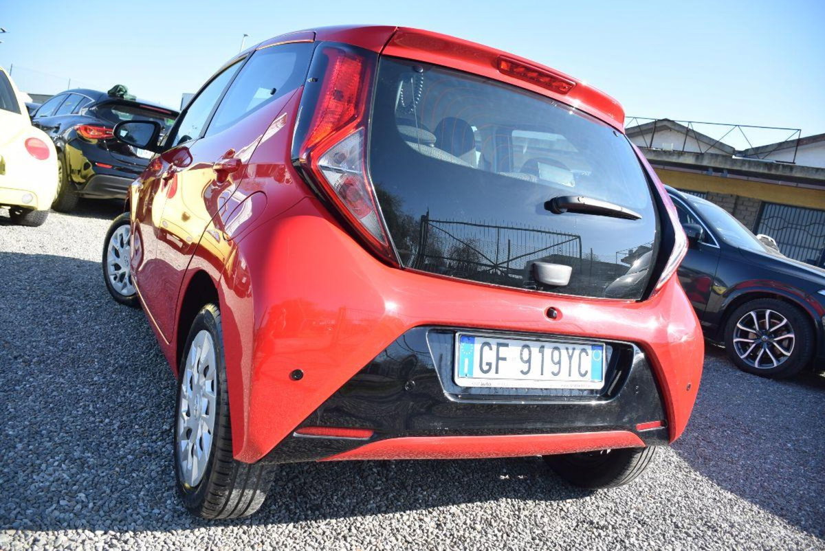 Toyota Aygo 1.0 VVT-i 72 CV 5 porte x-cool MMT (17)