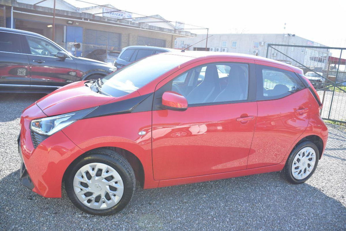 Toyota Aygo 1.0 VVT-i 72 CV 5 porte x-cool MMT (18)