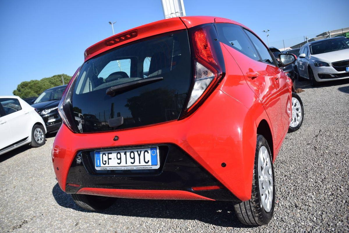 Toyota Aygo 1.0 VVT-i 72 CV 5 porte x-cool MMT (4)