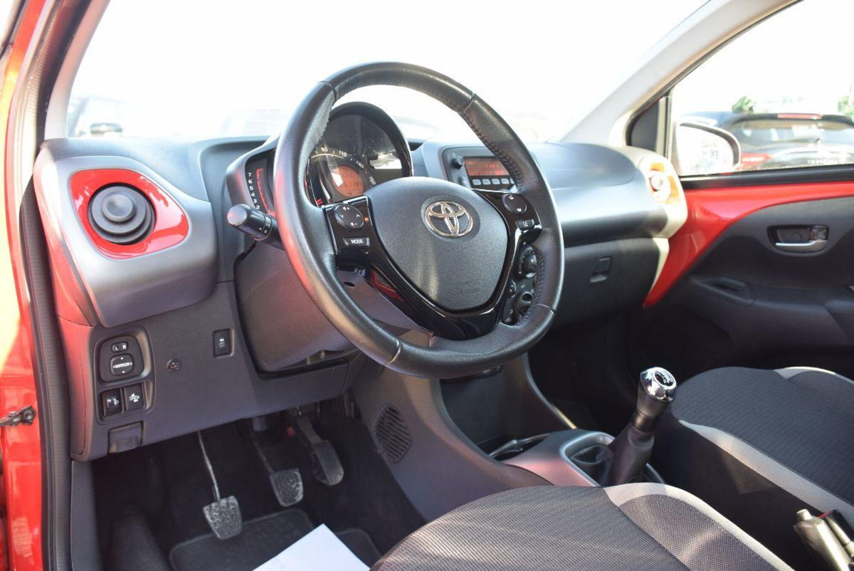 Toyota Aygo 1.0 VVT-i 72 CV 5 porte x-cool MMT (5)