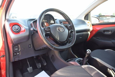 Toyota Aygo 1.0 VVT-i 72 CV 5 porte x-cool MMT (5)