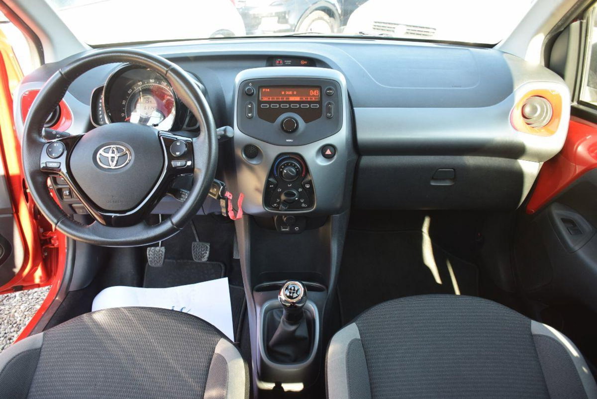 Toyota Aygo 1.0 VVT-i 72 CV 5 porte x-cool MMT (6)