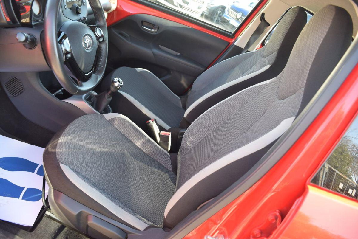 Toyota Aygo 1.0 VVT-i 72 CV 5 porte x-cool MMT (7)
