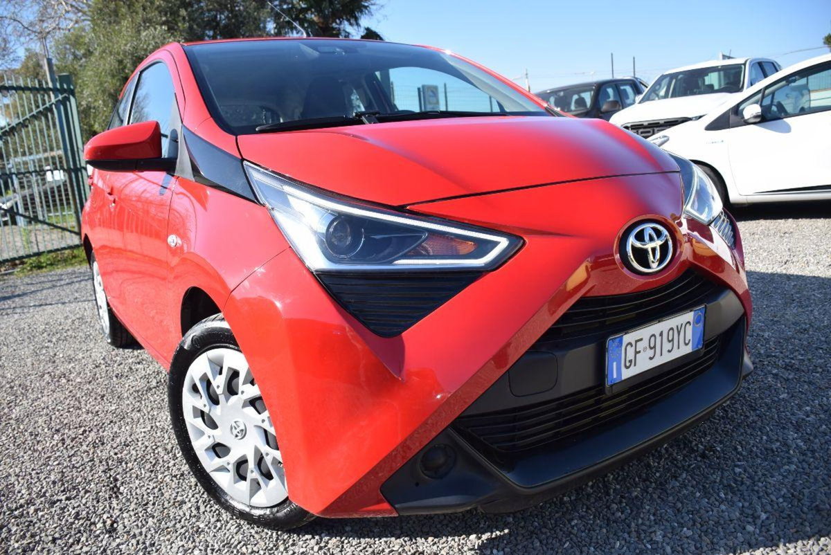 Toyota Aygo 1.0 VVT-i 72 CV 5 porte x-cool MMT (9)