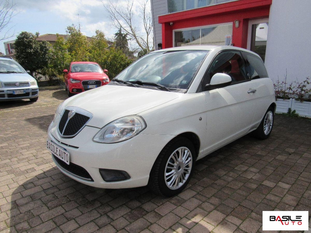 Lancia Ypsilon 1.4 Elle Ecochic GPL (2)