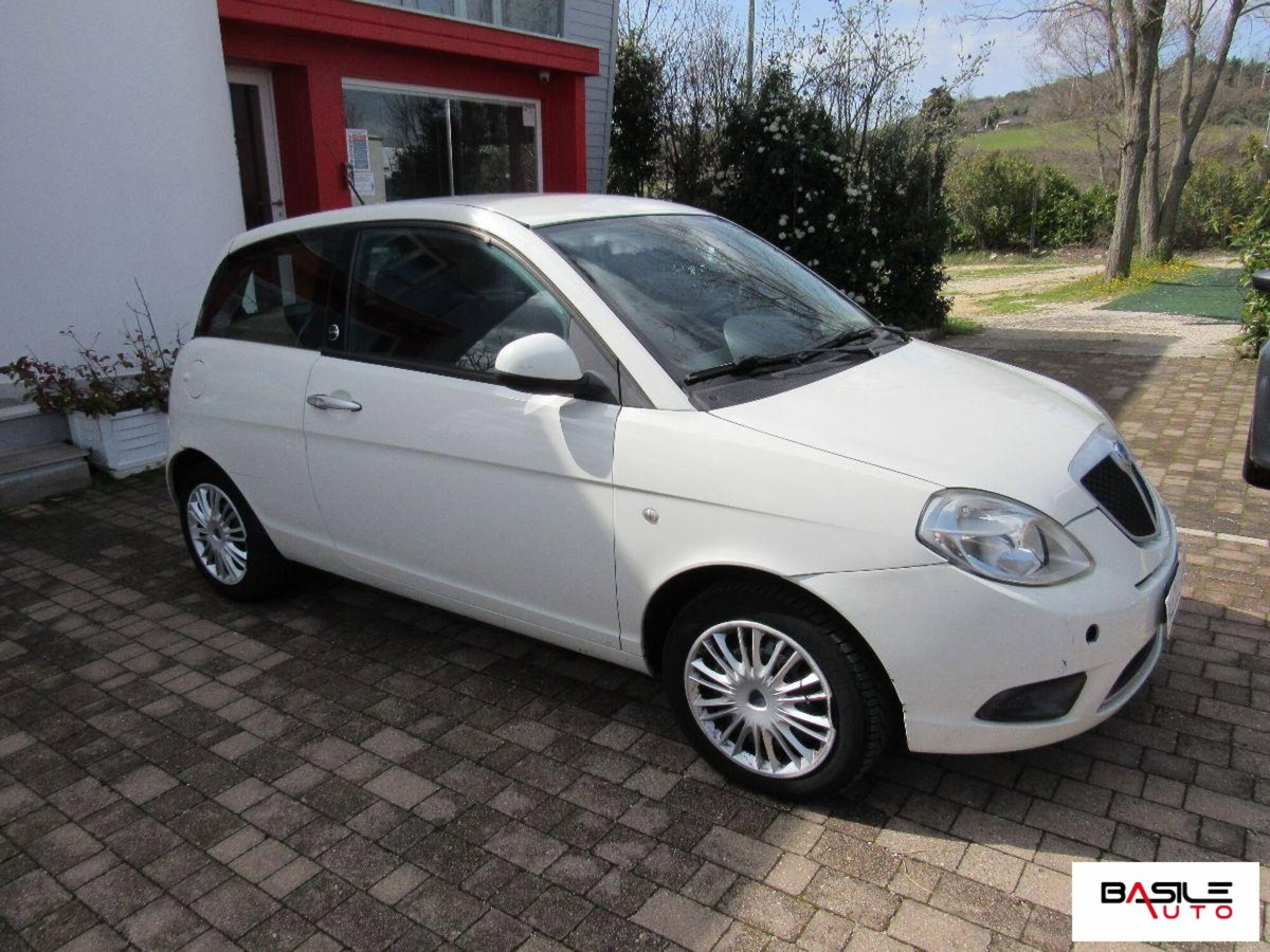 Lancia Ypsilon 1.4 Elle Ecochic GPL (3)
