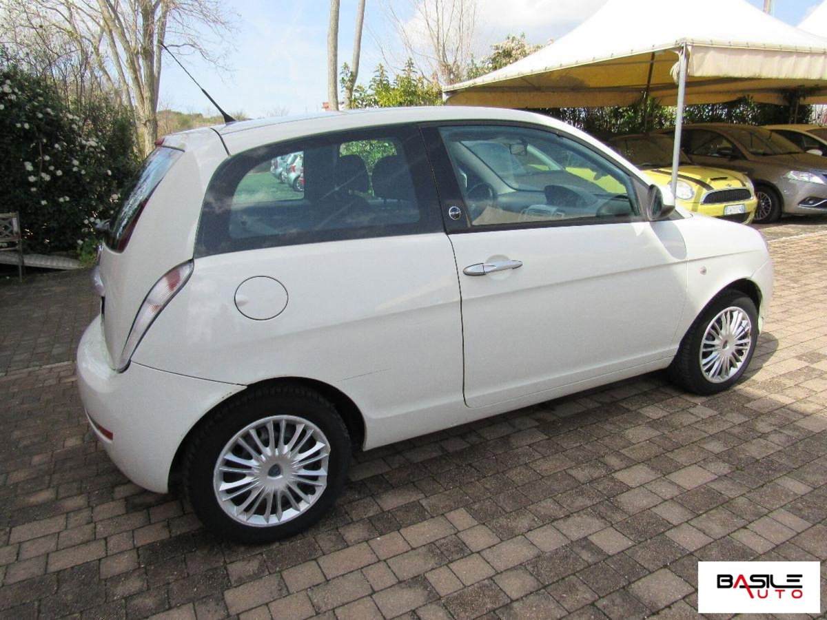 Lancia Ypsilon 1.4 Elle Ecochic GPL (5)