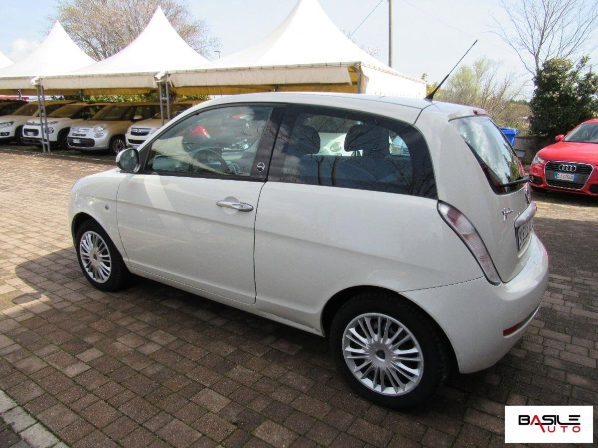 Lancia Ypsilon 1.4 Elle Ecochic GPL (6)
