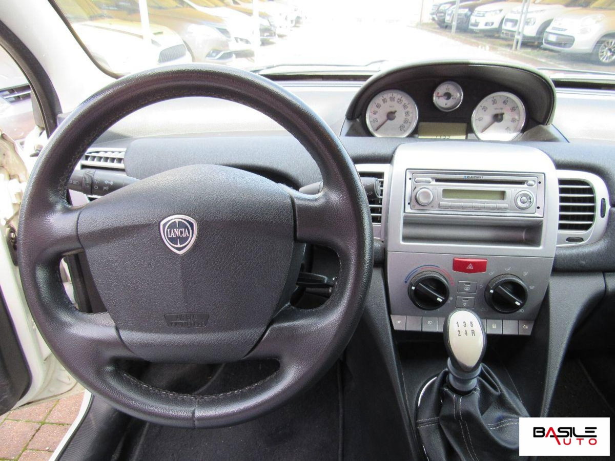 Lancia Ypsilon 1.4 Elle Ecochic GPL (8)