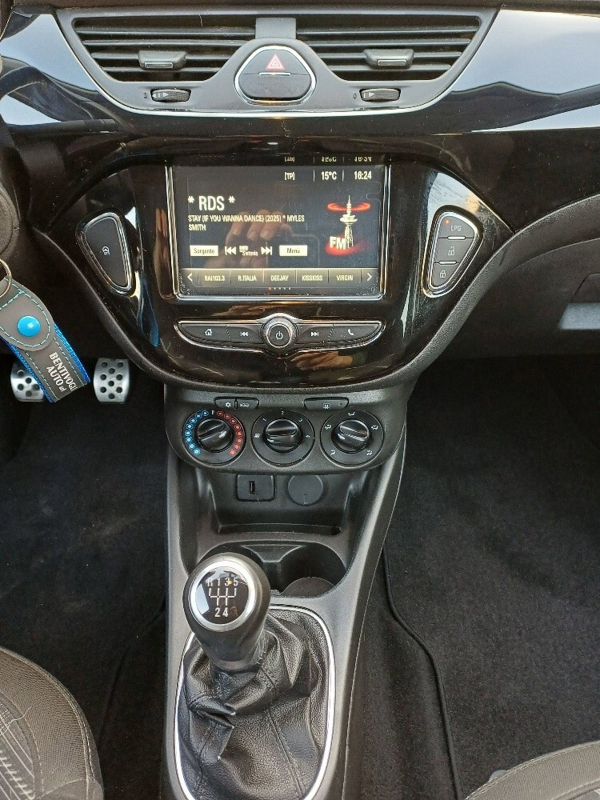 Opel Corsa Coupé 1.4 90CV GPL Tech b-Color (11)